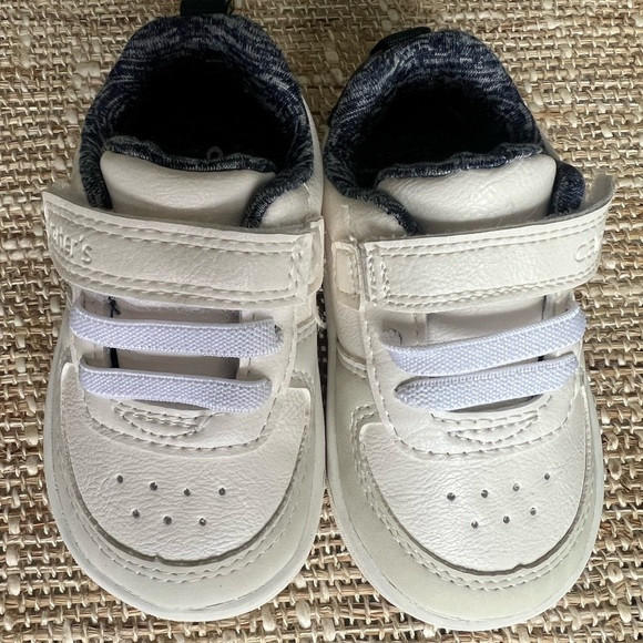 ⭐️Like-NEW!! Carter's White Baby Walker Shoes with Velcro⭐️ - Picture 2 of 7